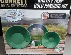 Gold Pan Kit NEW UPDATED PAN KIT 14" Gold Trap™ pan (includes new Gold Trap Pan) 14" Sifter/Classifier 10" Backpacker pan Gold Guzzler bottle 2 Gold vials Tweezers/magnifier How to Find Gold field guide by Charles Garrett and Roy Lagal